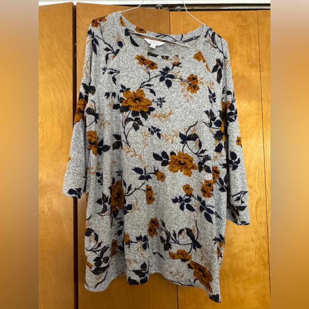 CLEARANCE Market & Spruce Gray and Navy Floral Top